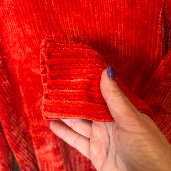 Fun velvety feel sweater purchased from Billabong store.  Sadie and Sage brand - Picture 4 of 7